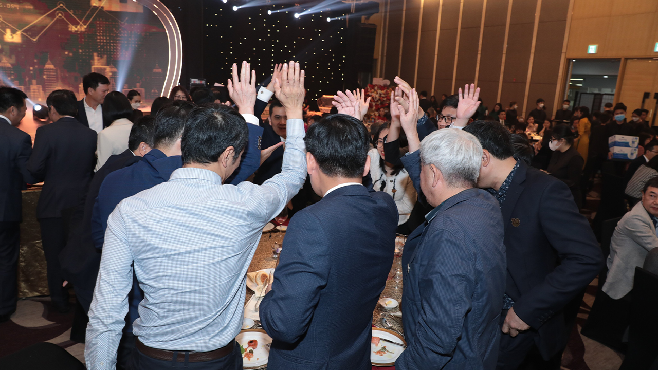 ĐÊM GALA KỶ NIỆM 20 NĂM THÀNH LẬP KẾT HỢP HỘI NGHỊ KHÁCH HÀNG THÂN THIẾT NĂM 2022 CỦA VIETCOMBANK