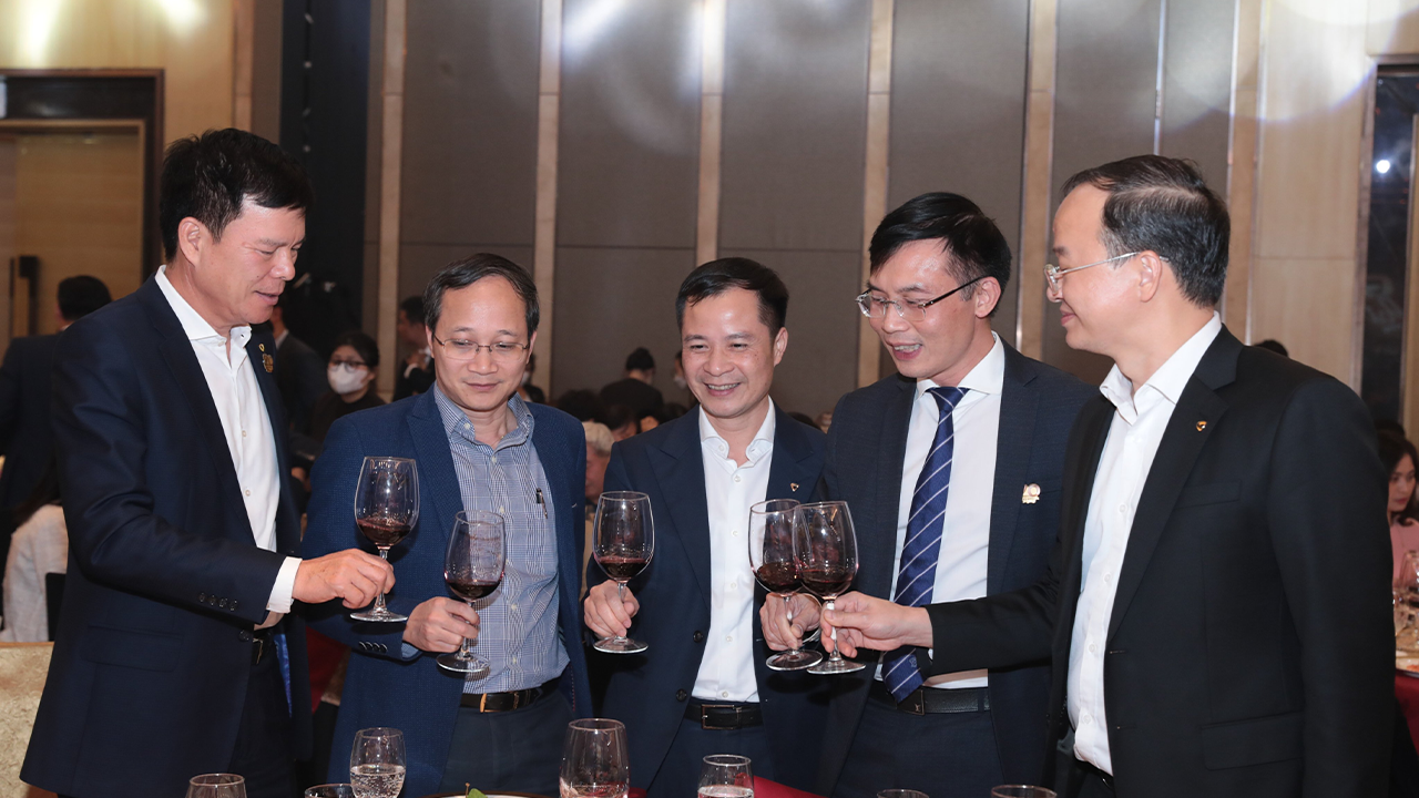 ĐÊM GALA KỶ NIỆM 20 NĂM THÀNH LẬP KẾT HỢP HỘI NGHỊ KHÁCH HÀNG THÂN THIẾT NĂM 2022 CỦA VIETCOMBANK