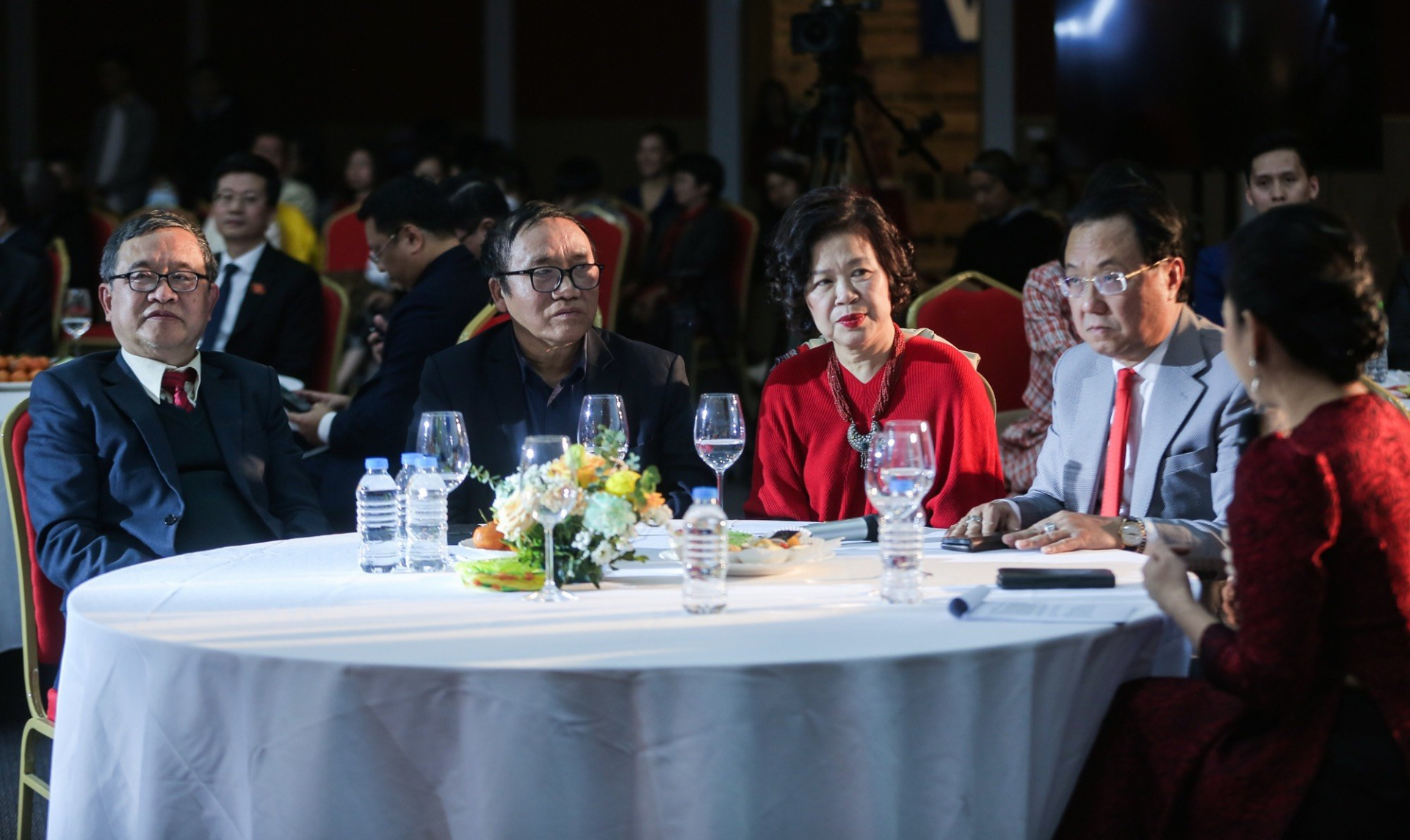THẮP LÊN NGỌN LỬA